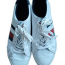 41 superge Tommy Hilfiger, original, odlično ohranjene. 12€.