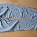 2 XL (otroška) trenirka Champion, 1,5€.