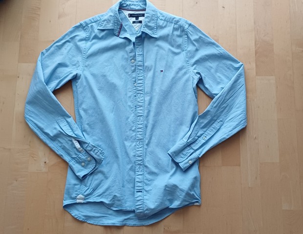 S srajca Tommy Hilfiger, original, kot nova. 10€.