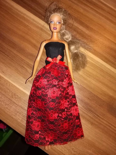 Barbie oblačila - novejša - foto