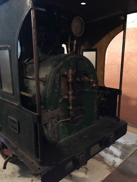 Stara lokomotiva na paro - foto