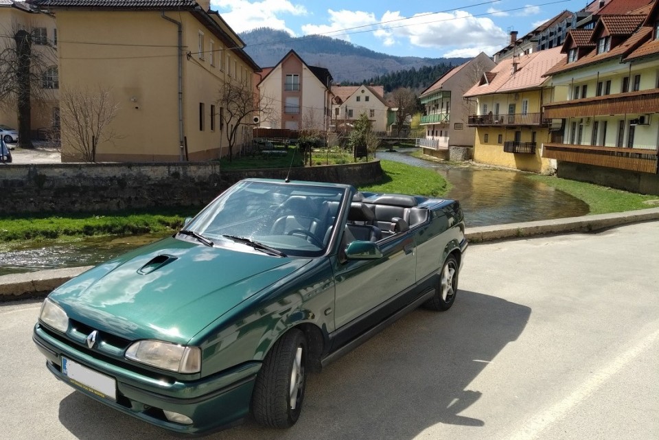 Projekt R19 16v cabrio - foto povečava