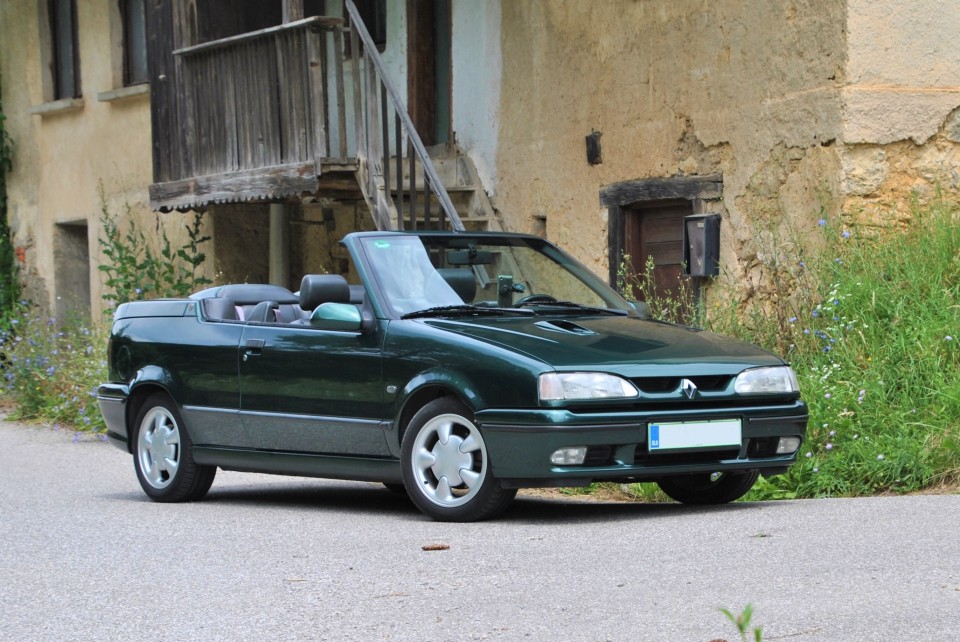 Projekt R19 16v cabrio - foto povečava