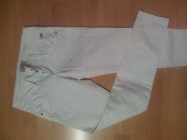 Bele hlače PULL&BEAR - 10€