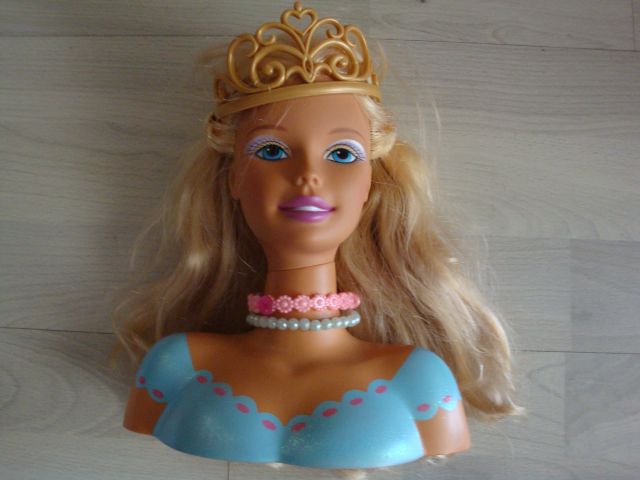 Barbie glava za friziranje - 12€