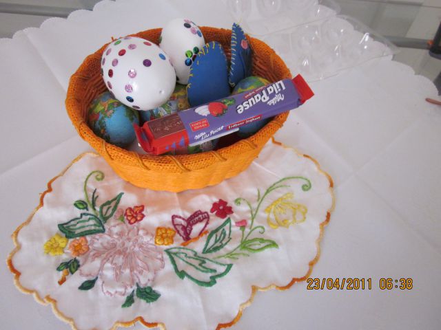 Prtiček in košarica z jajčki april2011