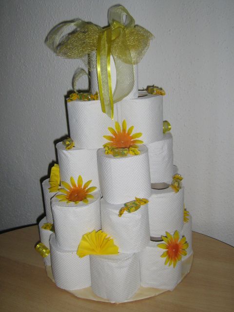Torta iz WC papirja
