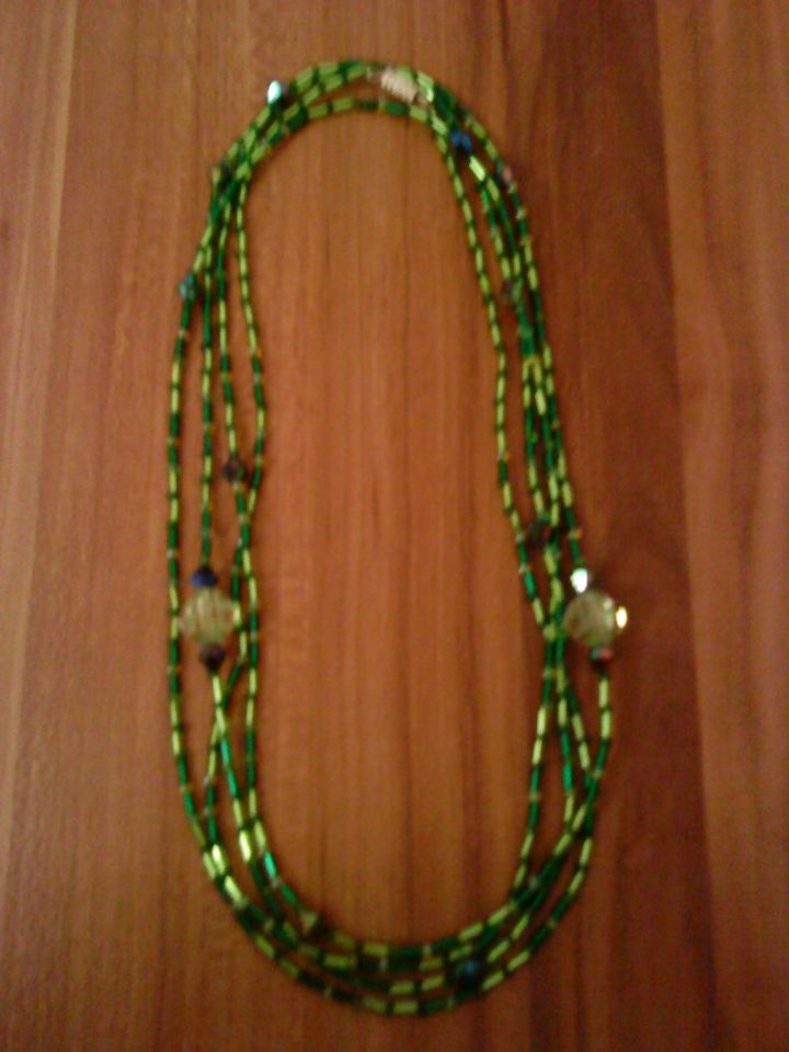 Ogrlica z zelenimi perlicami