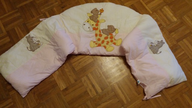 Obroba za otroško posteljo firme Aljaž 5€