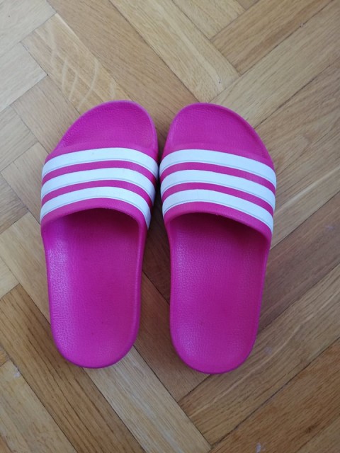 Adidas natikači št. 30-31,  cena: 10€