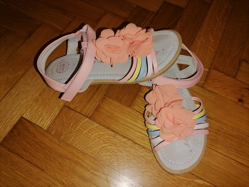Usnjeni sandali št. 32, notranja dolžina: 20 cm, cena: 8€ + poštnina