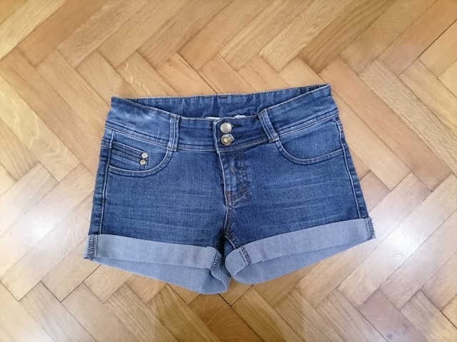 Kratke hlače št. 34, cena: 3,5€ + poštnina