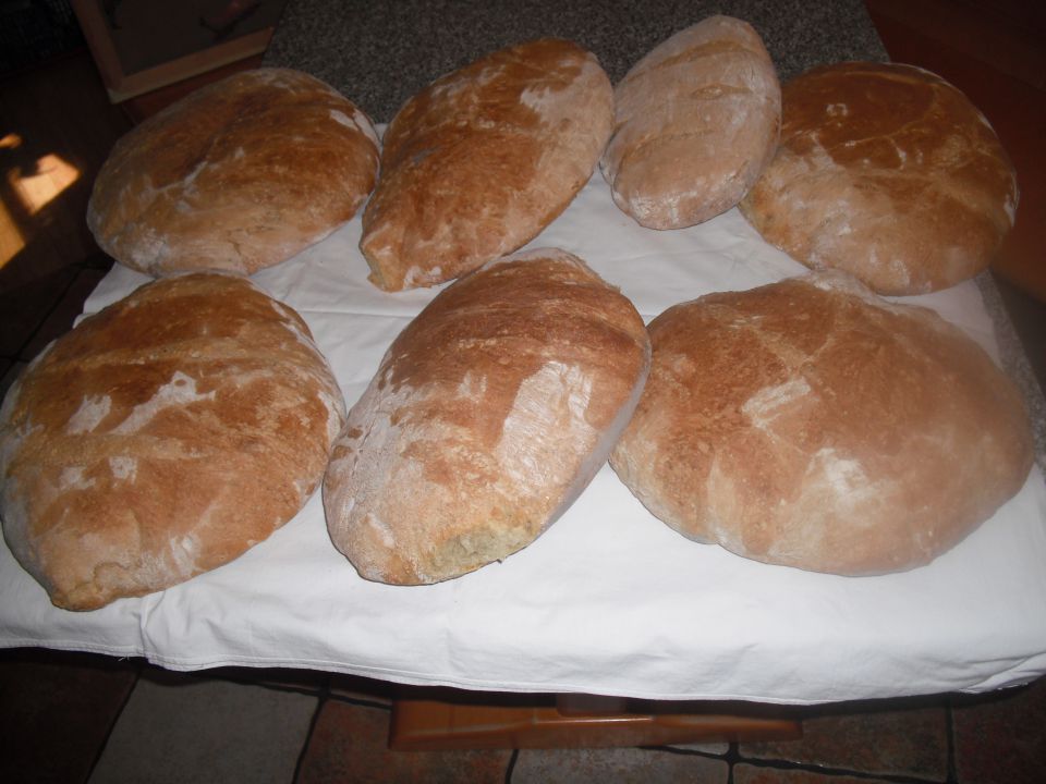 kruh- s krušne peči