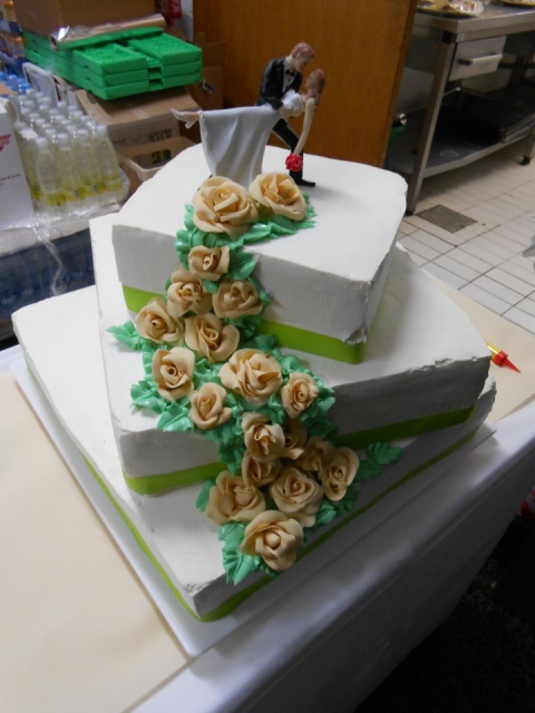 Poročna kvadratna torta
