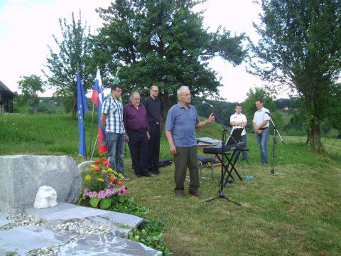 Odkritje spomenika Jožetu Povšetu v Zagradu pri Škocjanu na Dolenjskem