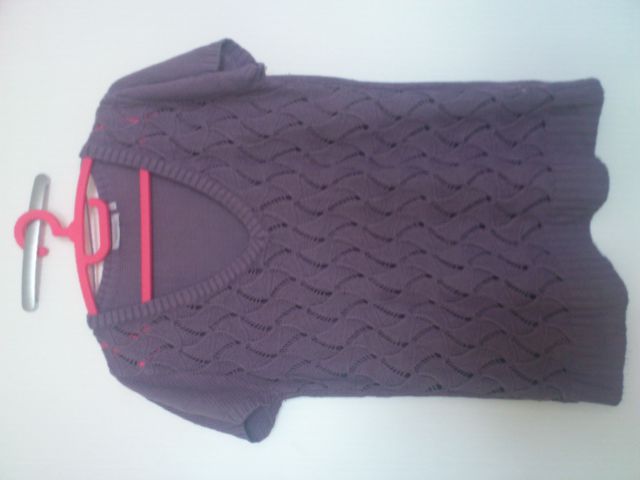 Vijola pulover, št.48 - 1€