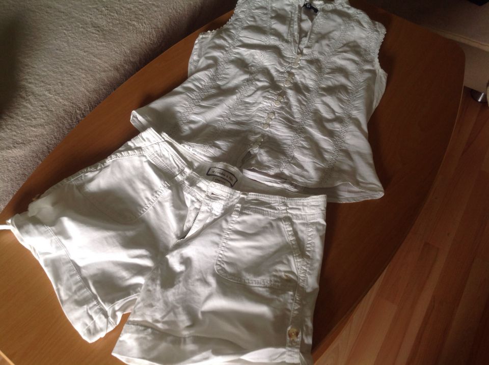 Bele kratke hlače in srajčka hm S