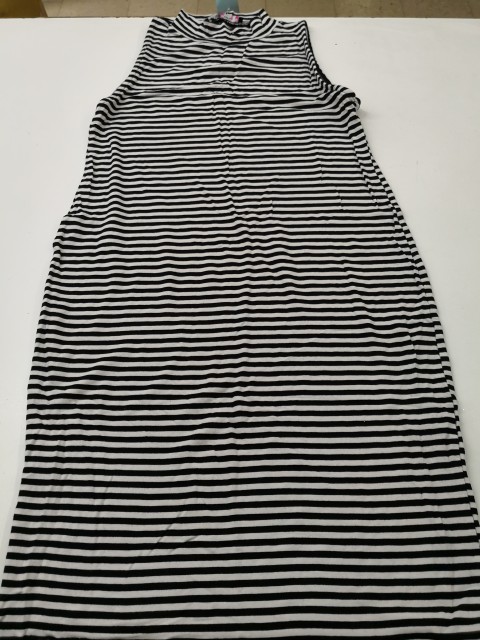 192500 TUNIKA BREZ ROKAVOV BERSHKA ŠT. M - 5 EUR