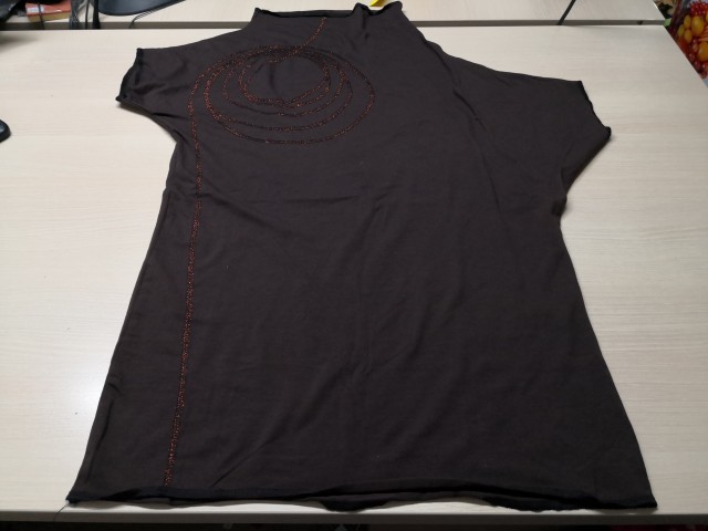 211392 TUNIKA KRATEK ROKAV ŠT. M - 5 €