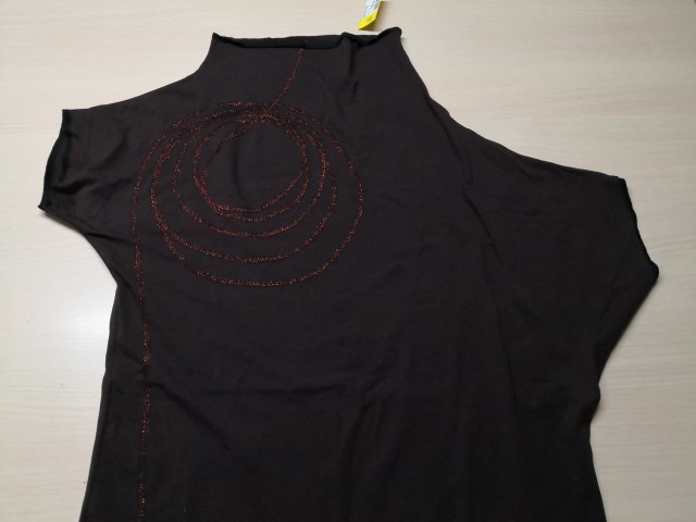 211392 TUNIKA KRATEK ROKAV ŠT. M - 5 €