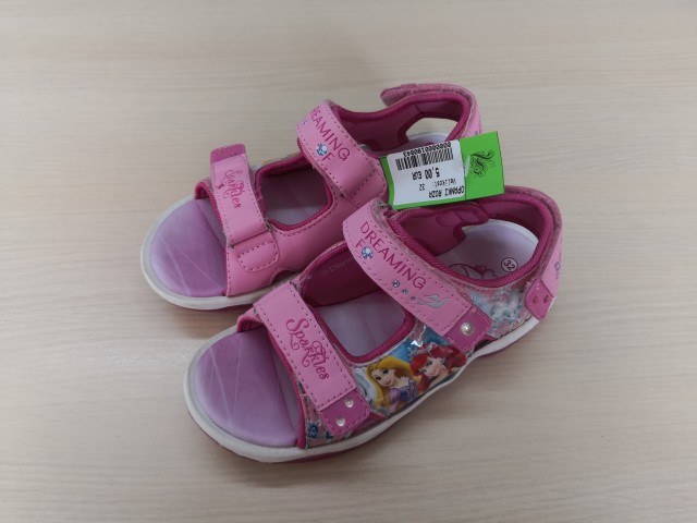 190043 OPANKI ŠT. 32 - 5 EUR