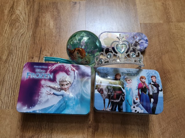Frozen (ledeno kraljestvo) komplet 10€