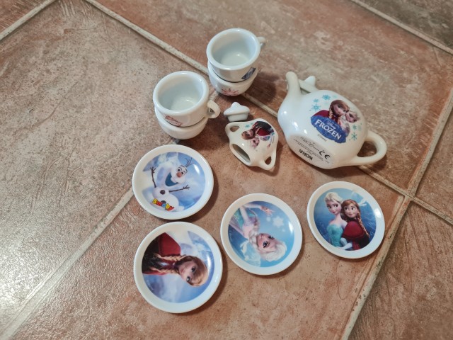 Frozen set za čajanko 7€