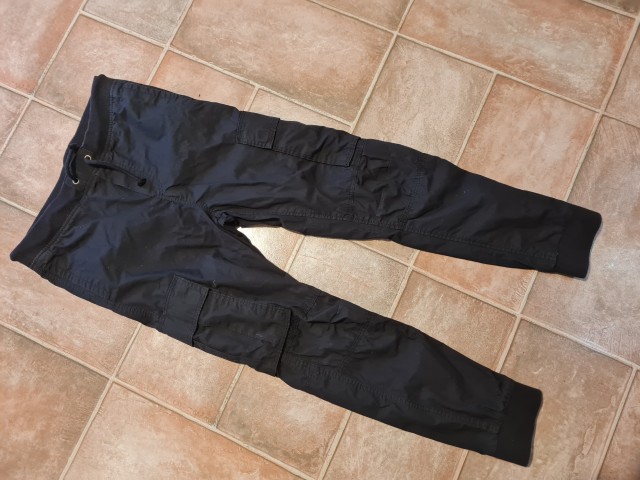 Hm hlače 164 13-14 8€