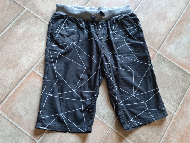Kratke hlače 14-15 5€
