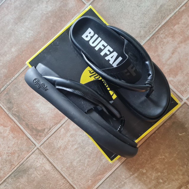 Novi natikači Buffalo št. 39 25€