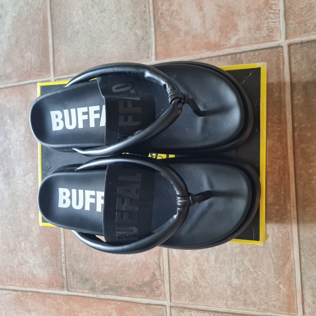 Novi natikači Buffalo - foto
