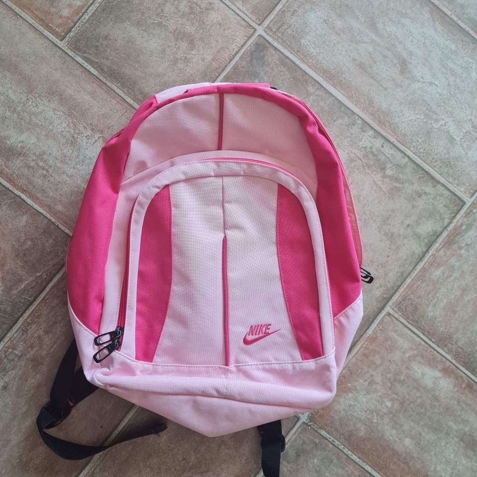 nahrbtnik nike 15€