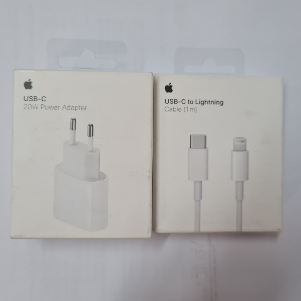 nov polnilec + kabel 25€