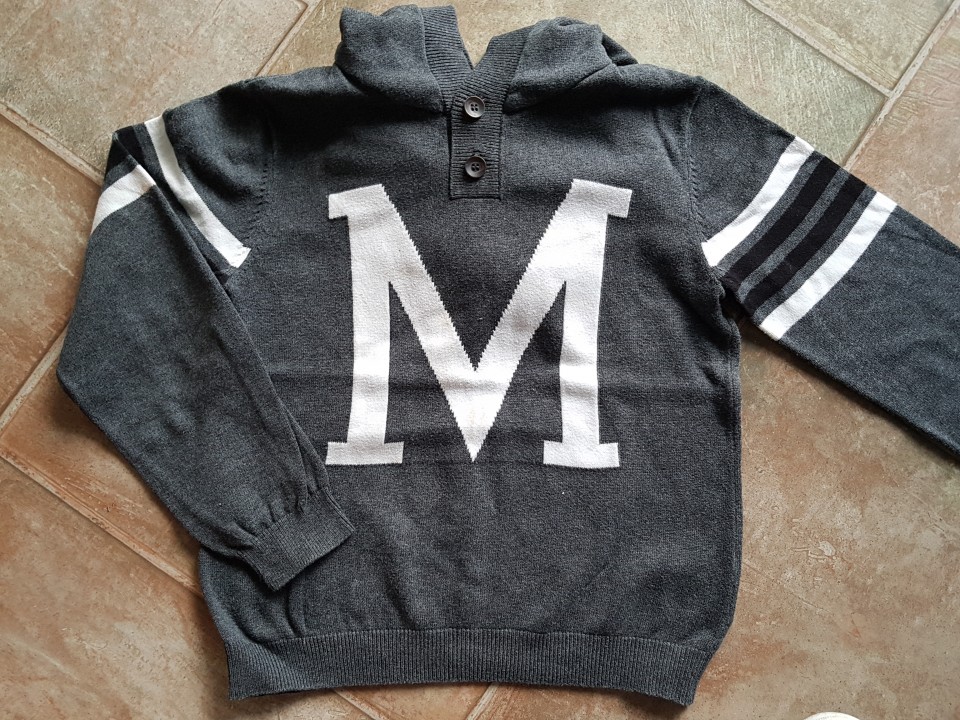 majica s kapuco hm 122-128 4€