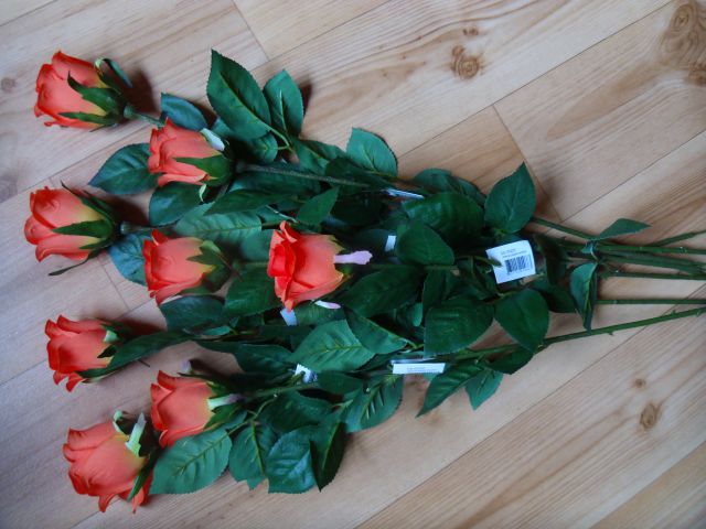 Umetne vrtnice, kala in gipsofila vejice - foto