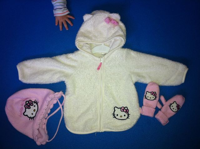 Jaknica + kapa in rokavičke Hello Kitty H&M v št. 80