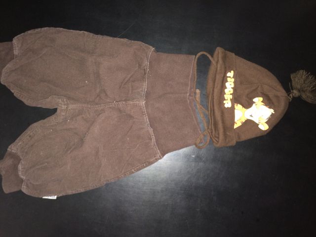 H&M hlače + kapa v rjavi barvi