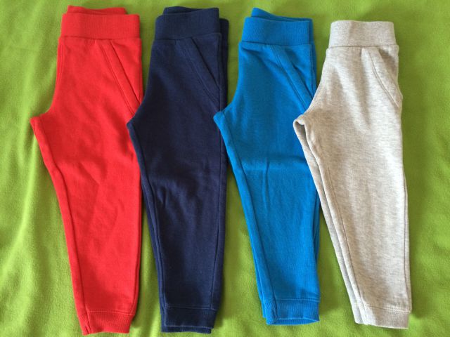 4x spodnji del trenerkice 86/92