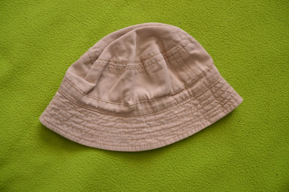 klobuček h&m 110-116