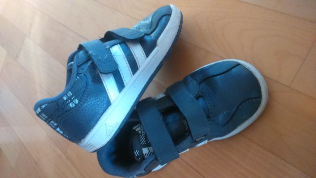 Športni čevlji - adidaski (Adidas)