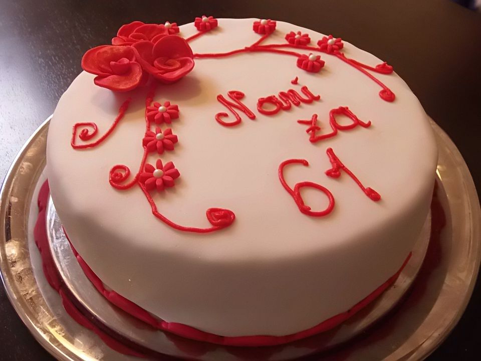 torta ljubka belo-rdeča