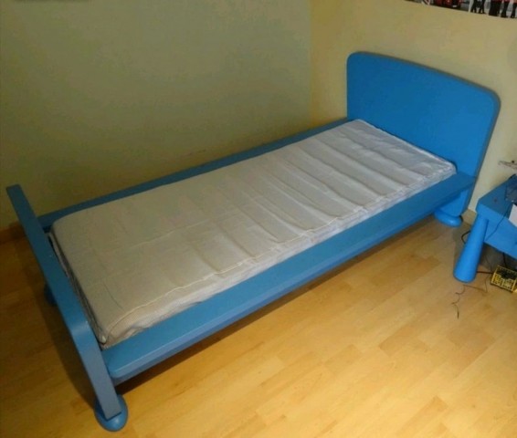 Ikea Mammut postelja+nočna omarica