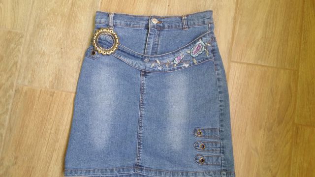 Dekliško jeans krilo!  140 št.  3 eur
