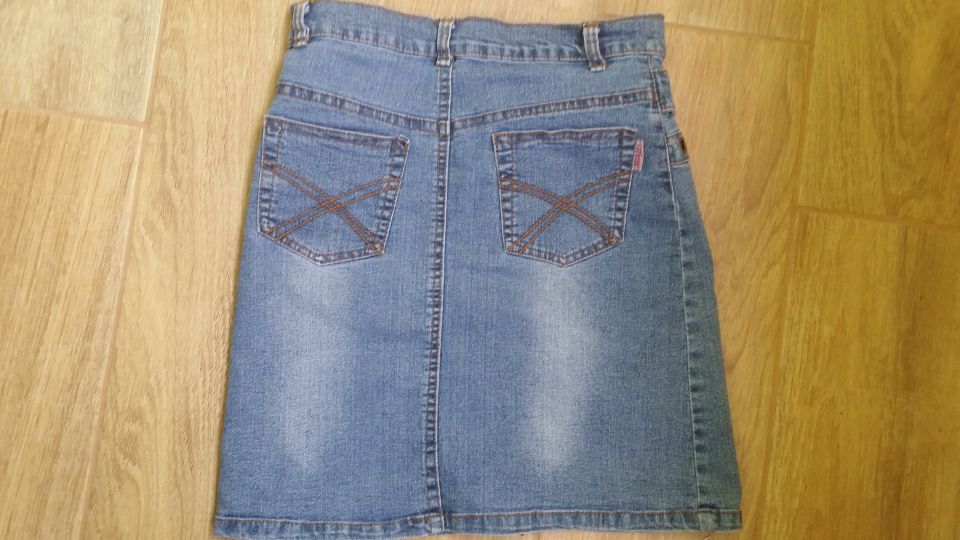 Dekliško jeans krilo!  140 št.  3 eur - foto povečava