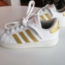 36 Adidas superge, 18 €