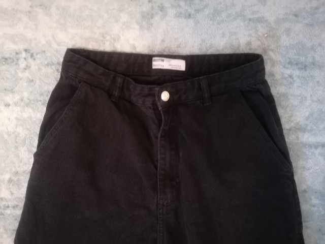 2x hlače Bershka št. 38, 9 € - foto