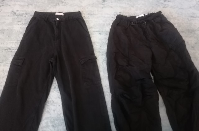 2x hlače Bershka št. 38, 9 € - foto