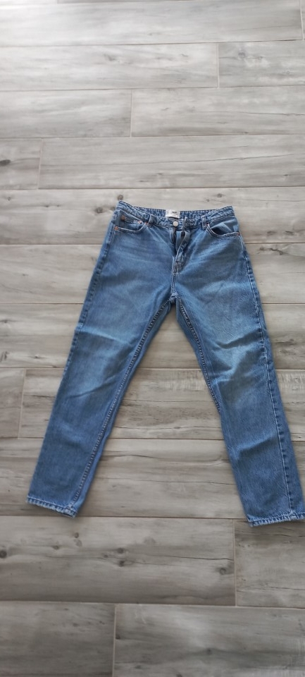 8 €- Kavbojke Taily Weijl št. 38
