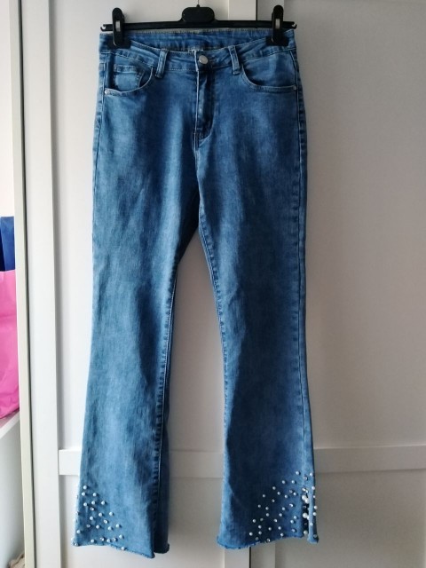 Nove jeans hlače s perlicami, vel. M, 15 eur - foto