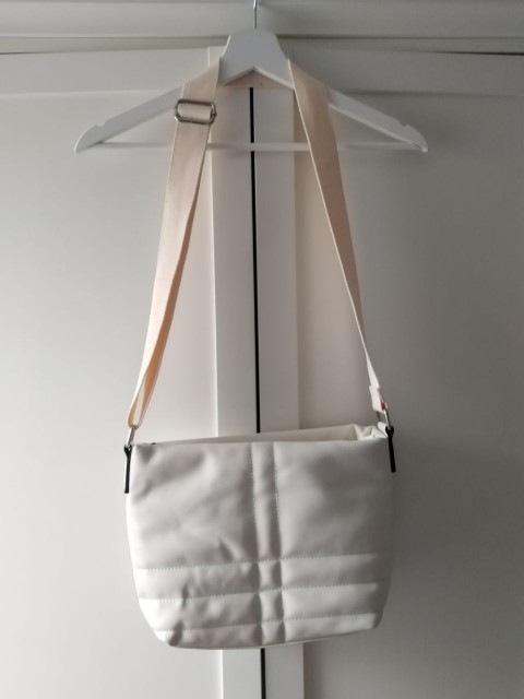 Nova torbica krem bele barve, 10 eur - foto